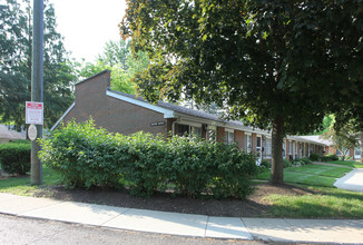 Stafford Village in Columbus, OH - Foto de edificio - Building Photo