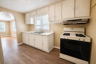 512 S Cole St in Indianapolis, IN - Building Photo - Building Photo