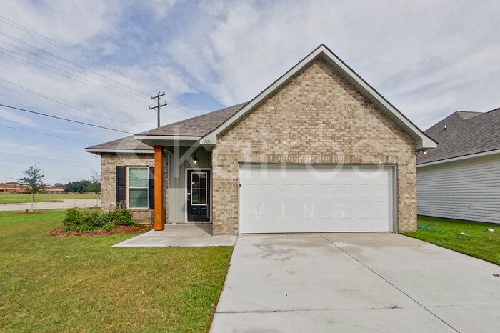 101 Salvat Dr in Lafayette, LA - Building Photo