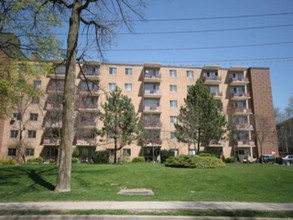 Maebrook Scottwood in Brampton, ON - Building Photo - Building Photo