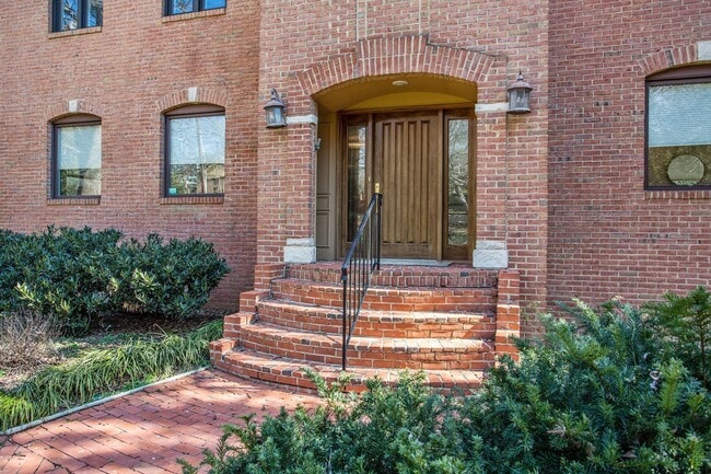 1412 Coventry Ln in Alexandria, VA - Building Photo - Building Photo