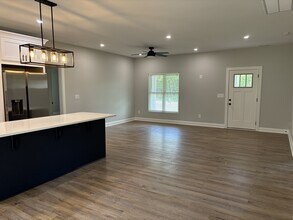 718 S Pleasant Coates Rd in Benson, NC - Building Photo - Building Photo