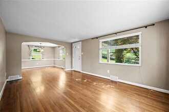 345 Franklin Dr in Pittsburgh, PA - Building Photo - Building Photo