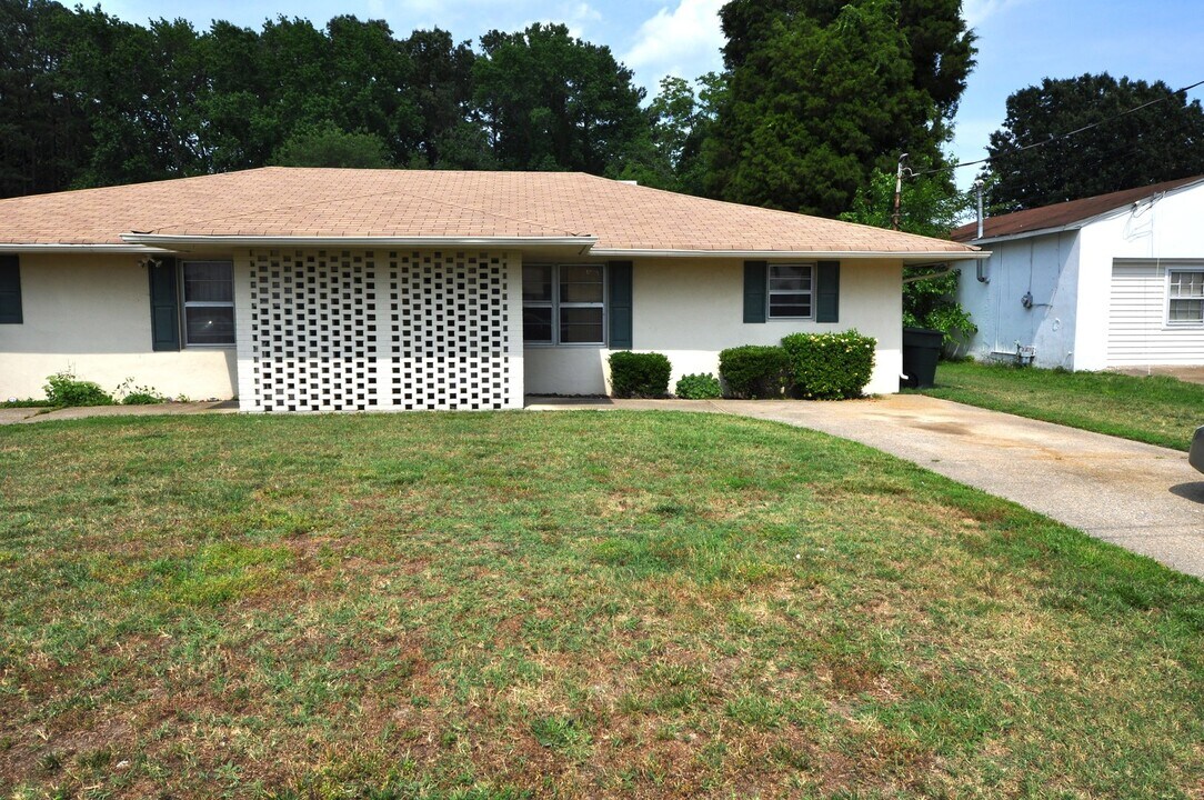 2 McDonald Rd in Hampton, VA - Building Photo