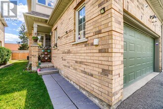 5658 Glen Erin Dr in Mississauga, ON - Building Photo - Building Photo