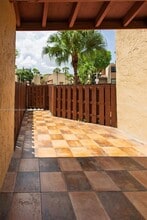 281 W Park Dr, Unit 1-8 in Miami, FL - Building Photo - Building Photo