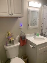 31 Snowling Rd, Unit Two in Uxbridge, MA - Foto de edificio - Building Photo