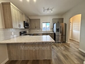 380 Lawthorn Wy SE in Airdrie, AB - Building Photo - Building Photo