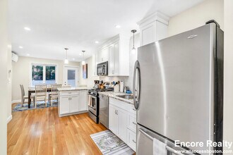 9 Bradbury St, Unit 3 in Boston, MA - Building Photo - Building Photo