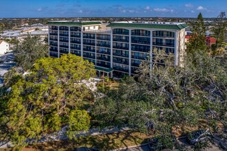 Venice Avenue Condominium in Venice, FL - Building Photo - Building Photo
