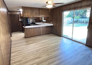 3 Lakeview Dr in Mary Esther, FL - Building Photo - Building Photo