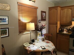 1810 SW 81st Ave in North Lauderdale, FL - Foto de edificio - Building Photo