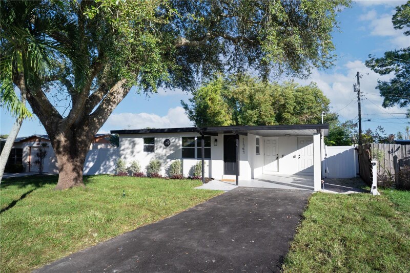 11797 104th St in Largo, FL - Foto de edificio