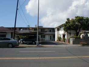 748 Isenberg St in Honolulu, HI - Building Photo - Building Photo