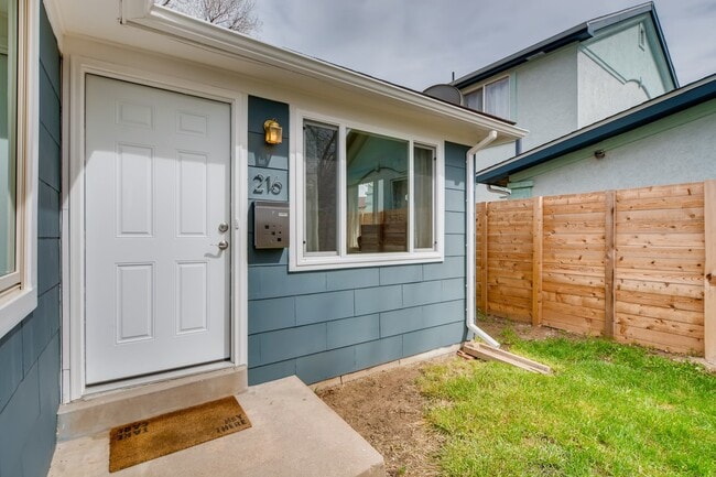 216 S Irving St in Denver, CO - Building Photo - Building Photo