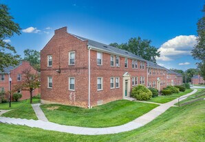 Lochwood Apartments in Baltimore, MD - Building Photo
