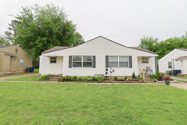 property at 932 E 37th Pl