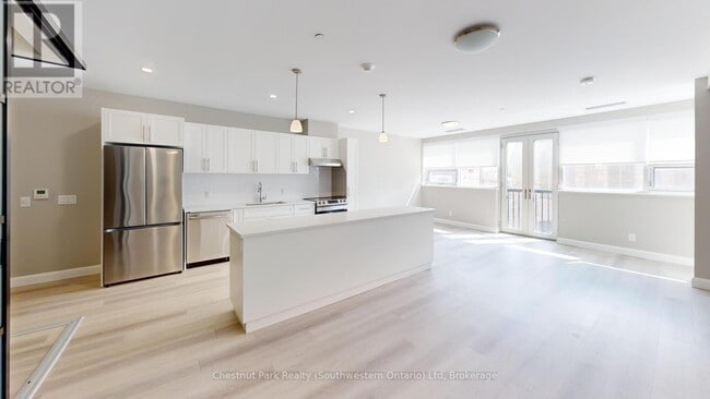 property at 2-202 Quebec St