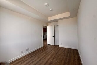 1555 Queen St E in Toronto, ON - Building Photo - Building Photo