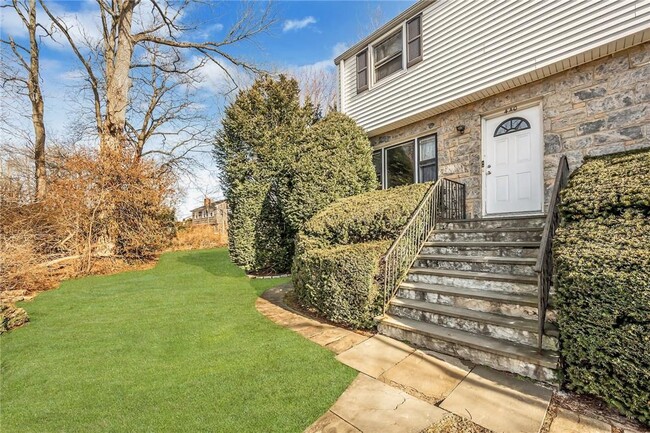 440 Columbus Ave in Harrison, NY - Building Photo - Building Photo