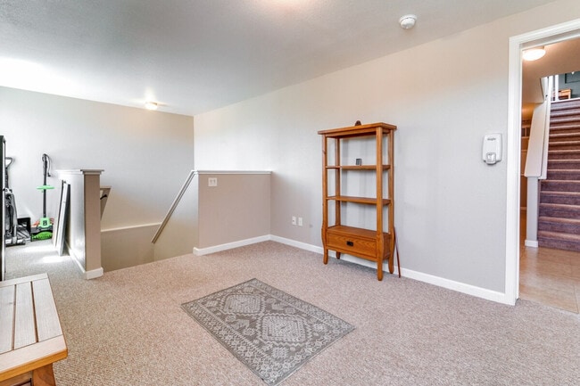 799 Lookout Point Cir