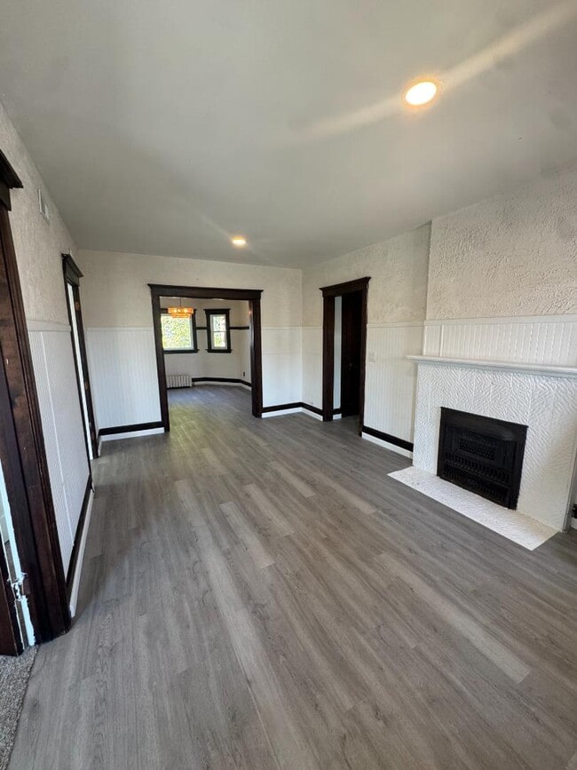 504 N Roosevelt Ave