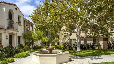 Mission Hills in Camarillo, CA - Foto de edificio - Building Photo