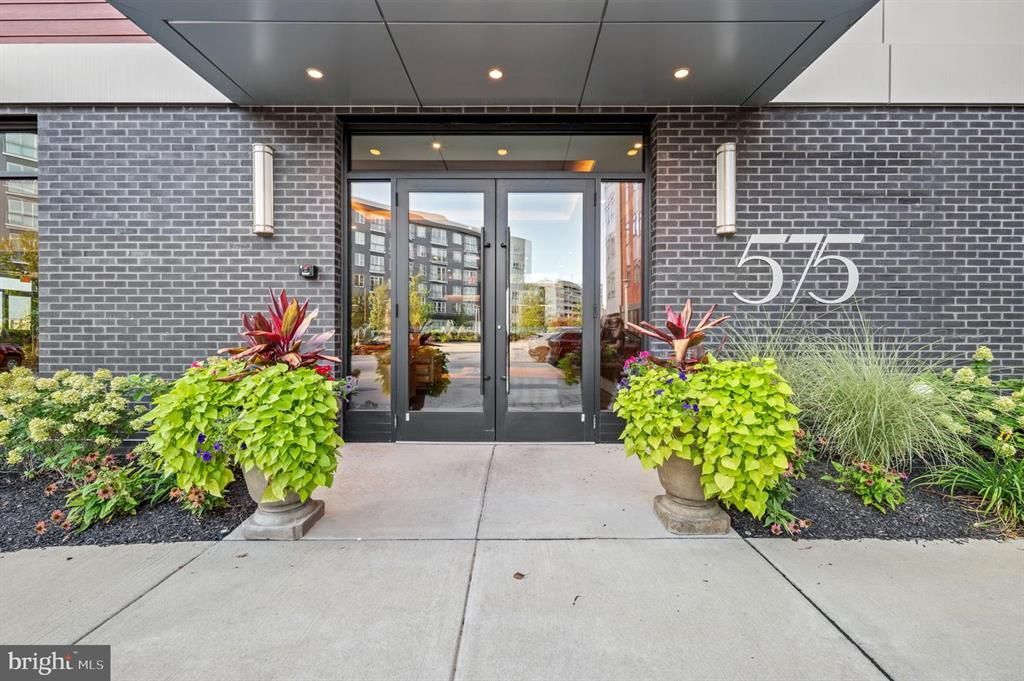 575 S Goddard Blvd in King of Prussia, PA - Building Photo