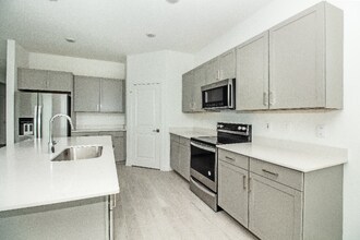 5729 SE Sky Blue Cir in Stuart, FL - Building Photo - Building Photo