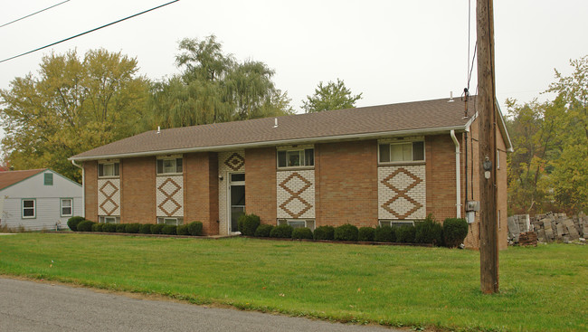 956 Miller St in Warren, OH - Foto de edificio - Building Photo