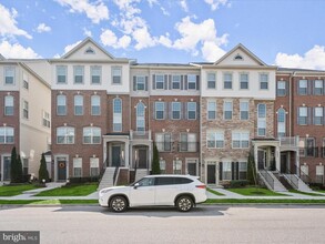 9411 Geaton Park Pl in Lanham, MD - Foto de edificio - Building Photo