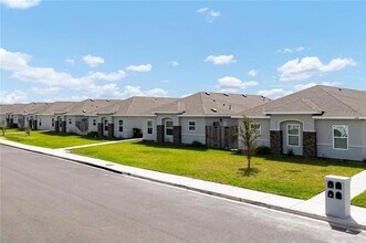 1817 Davenport St, Unit 1 in Weslaco, TX - Foto de edificio - Building Photo