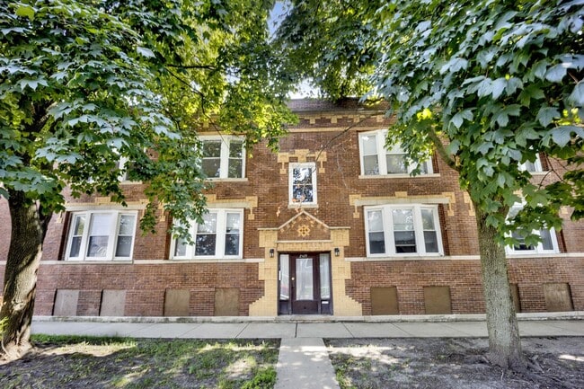 property at 2519 W Altgeld St