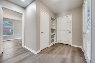 10828 Channel Dr in Dallas, TX - Building Photo - Building Photo
