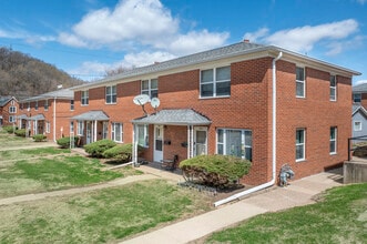 Eagle Point Townhomes in Dubuque, IA - Foto de edificio - Building Photo