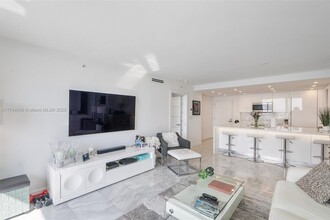 90 Alton Rd, Unit 1806 in Miami Beach, FL - Building Photo - Building Photo