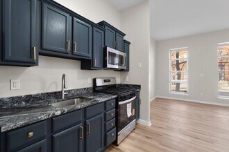 2027 E Baltimore St in Baltimore, MD - Foto de edificio - Building Photo