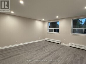 40 Torbolton Dr in Toronto, ON - Building Photo - Building Photo