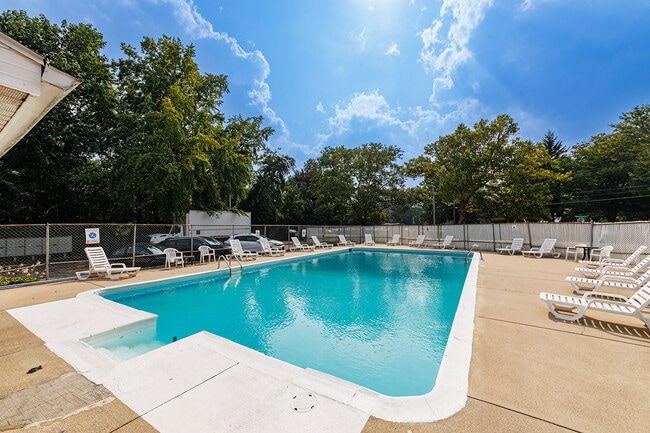 Reside 3031 in Lansing, MI - Building Photo - Building Photo