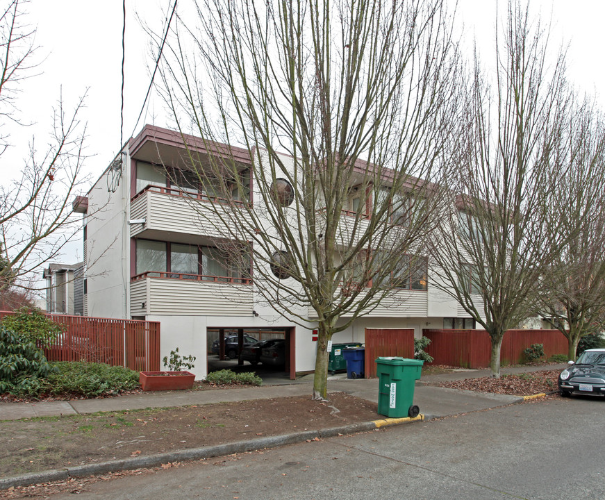 802 N 43rd St in Seattle, WA - Foto de edificio