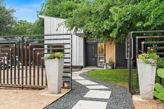 3204 E 14th 1/2 St in Austin, TX - Building Photo - Building Photo