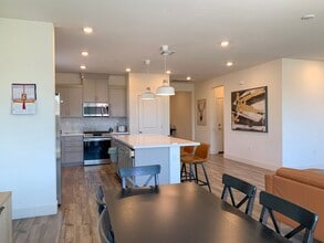 2181 Brighton Dr in Hollister, CA - Building Photo - Building Photo