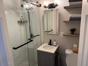 4466 W Pine Blvd, Unit 22F in St. Louis, MO - Building Photo - Building Photo