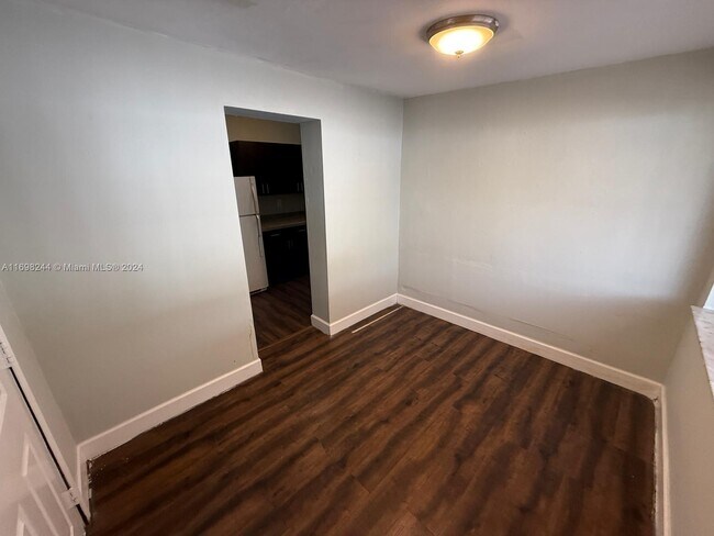 3598 NW 99th St-Unit -C in Miami, FL - Building Photo - Building Photo