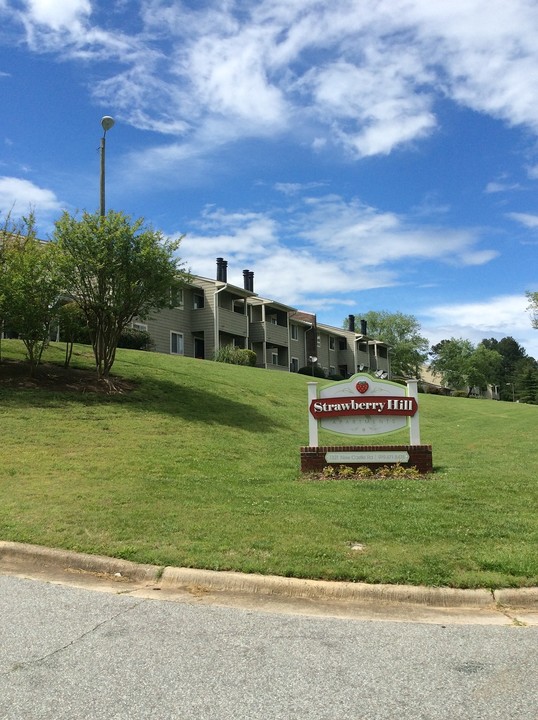 Strawberry Hill Apartments in Durham, NC - Building Photo