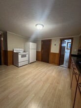 72 Wyoming Ave-Unit -1 in Malden, MA - Foto de edificio - Building Photo