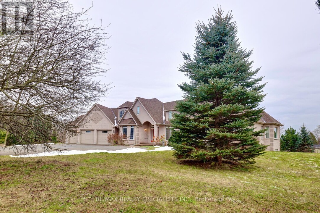 7 Deer Run Crescent in Acton, ON - Building Photo