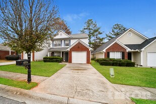 4304 Ravenwood Dr in Union City, GA - Building Photo