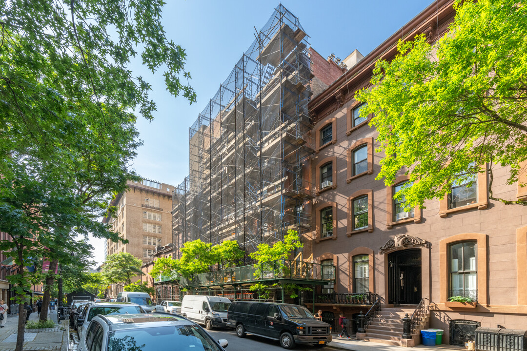 112 East 17th Street in New York, NY - Building Photo