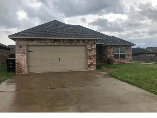 1328 Eagle Dr in Moore, OK - Building Photo - Building Photo